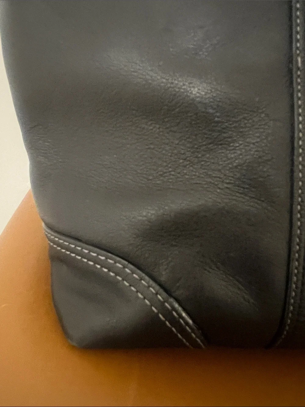 Black Leather Men’s Tote Bag with Stitched Detailing